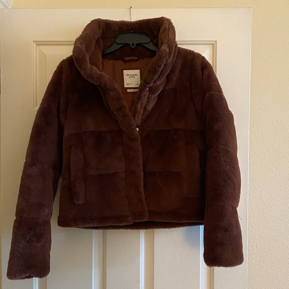 Cropped Faux Fur Jacket - Picture 3 of 4